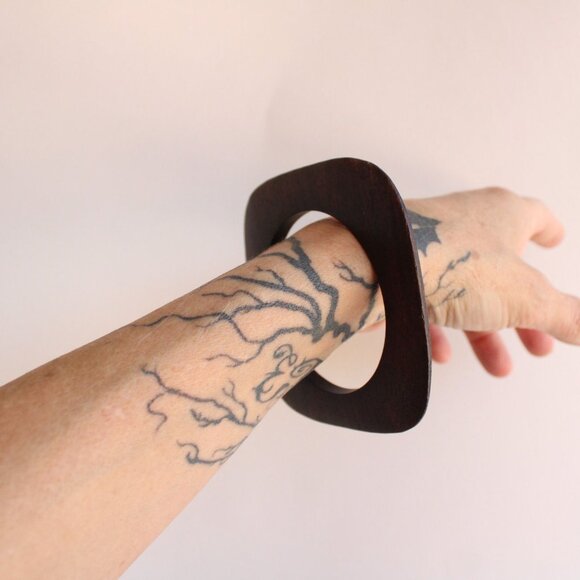 Vintage Bangle Bracelet, Brown Wood Carved Stacking Bracelet Boho Tribal Jewelry - Picture 3 of 10